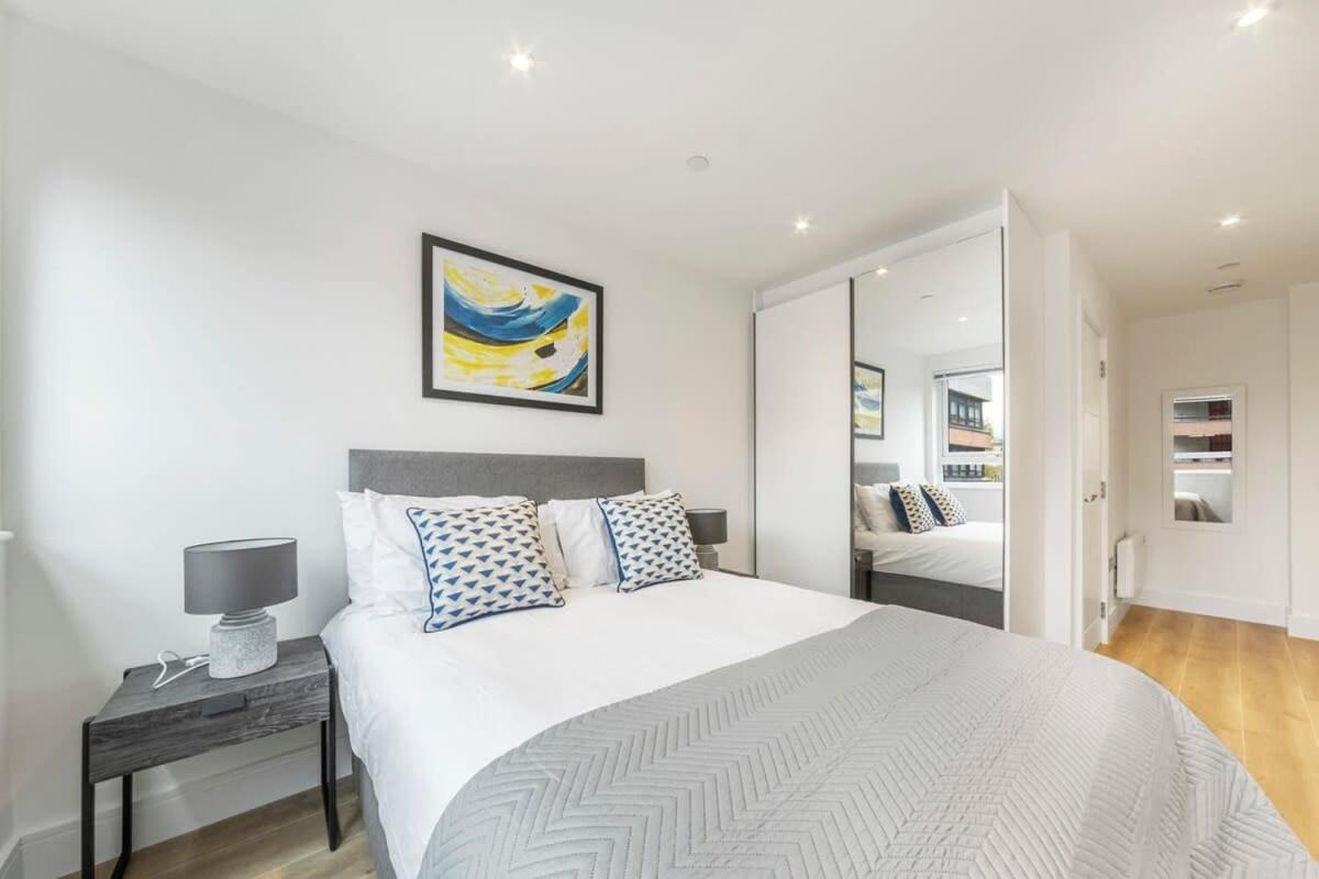 Spacious And Bright Studio In East Grinstead Exteriör bild
